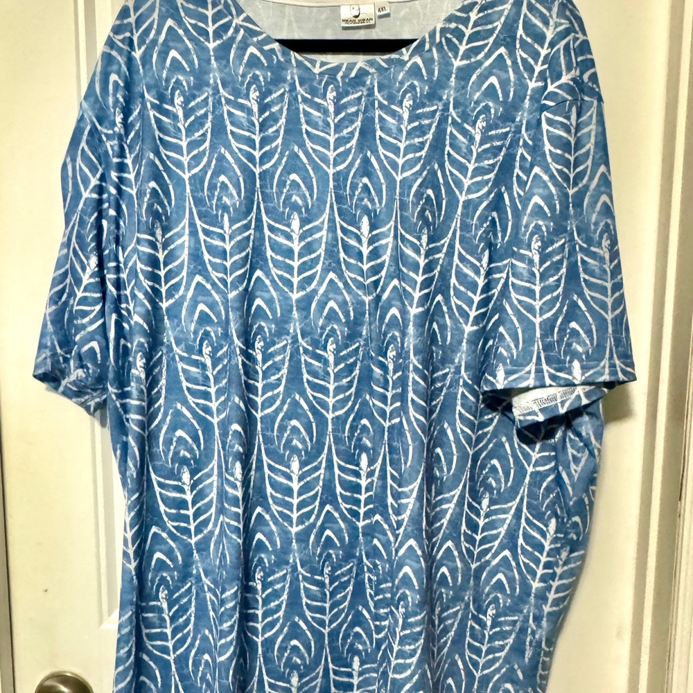 Light Blue Short Sleeve Tee with Feather Pattern  Bear Wear 4XL
